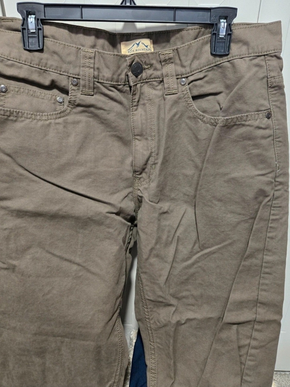 Relaxed Fit Men's Jeans in Olive Brown - Blue Mountain